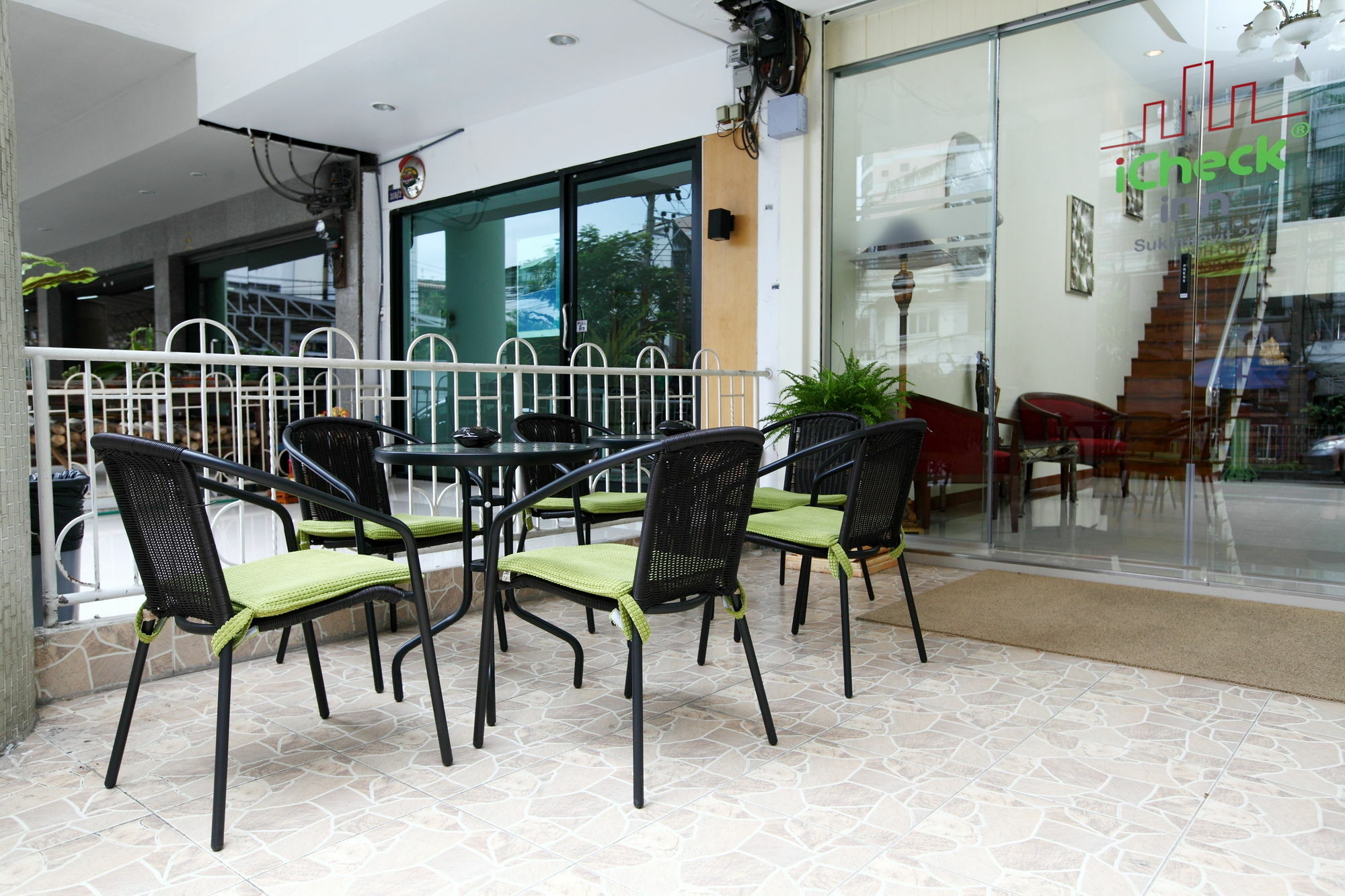 Icheck Inn Sukhumvit 22 Банкок Екстериор снимка