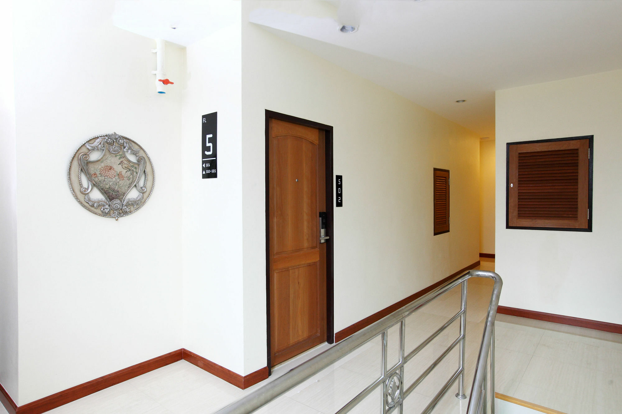 Icheck Inn Sukhumvit 22 Банкок Екстериор снимка