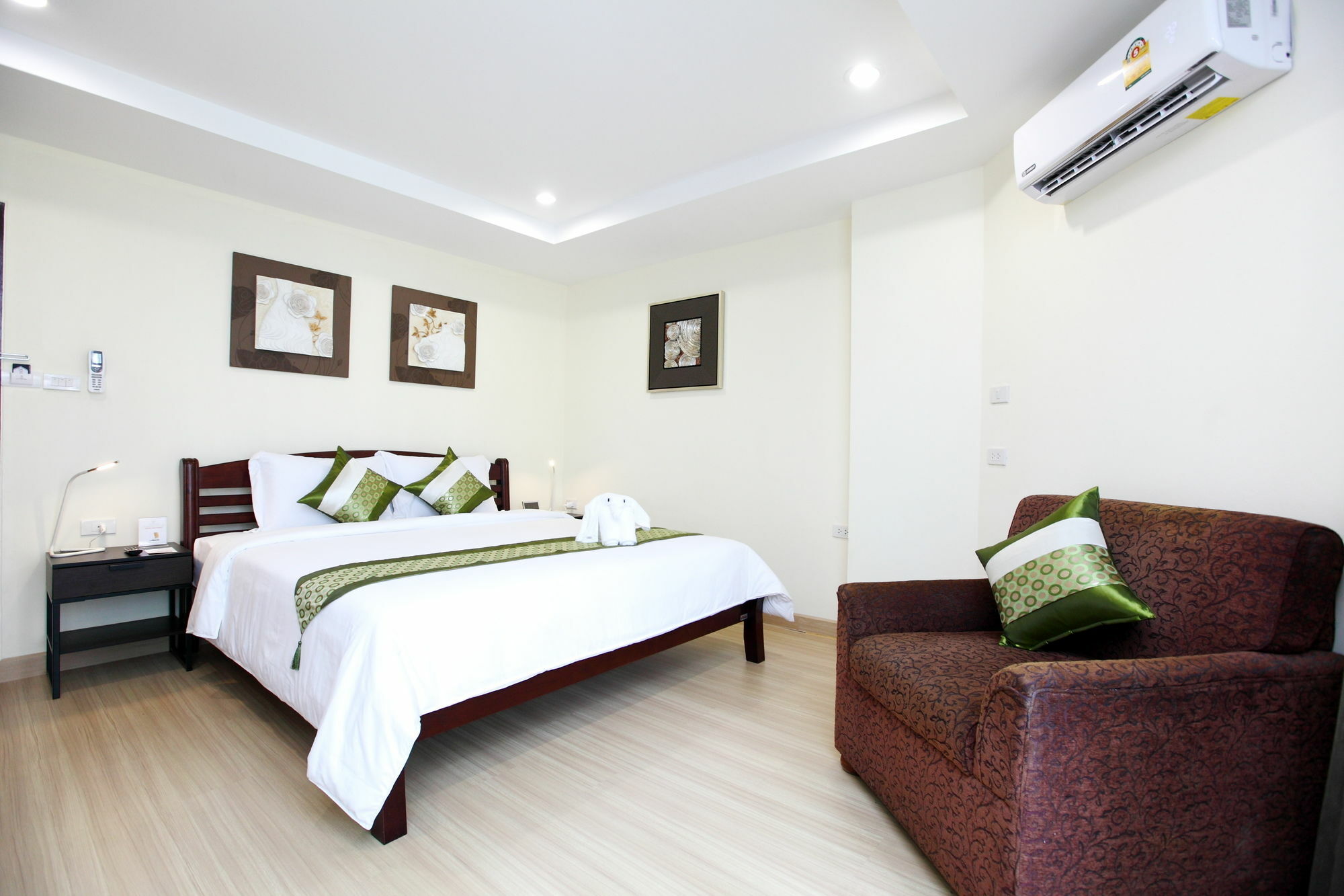 Icheck Inn Sukhumvit 22 Банкок Екстериор снимка