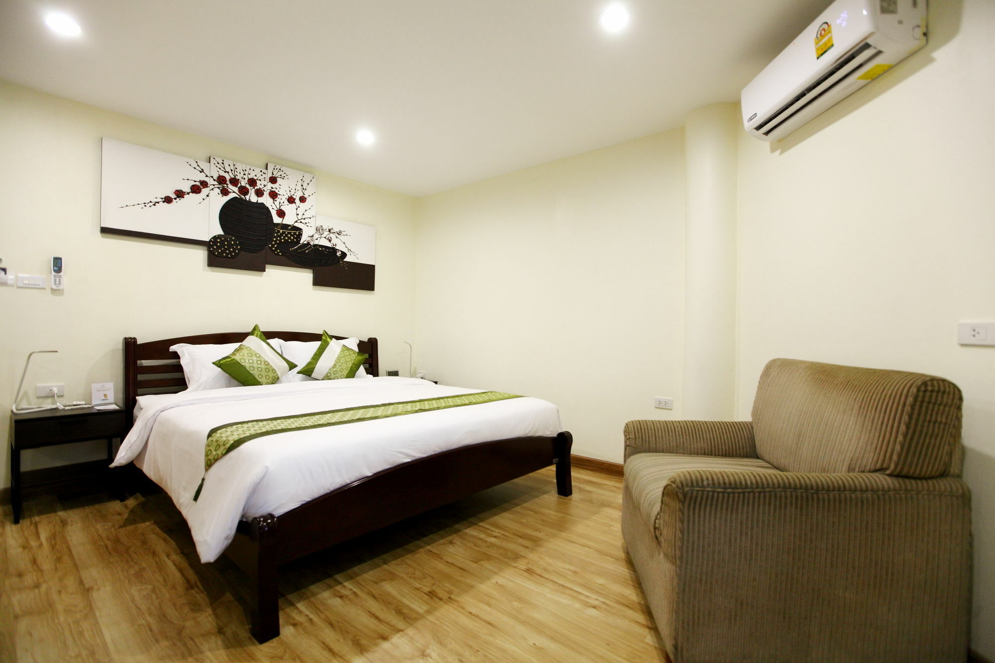 Icheck Inn Sukhumvit 22 Банкок Екстериор снимка